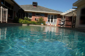 Hampton Spacious House & Pool
